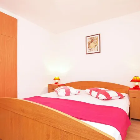 Slavica-1 By Interhome Lägenhet *