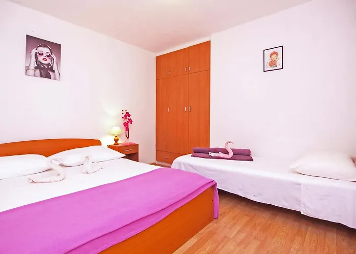 Slavica-1 By Interhome Appartement